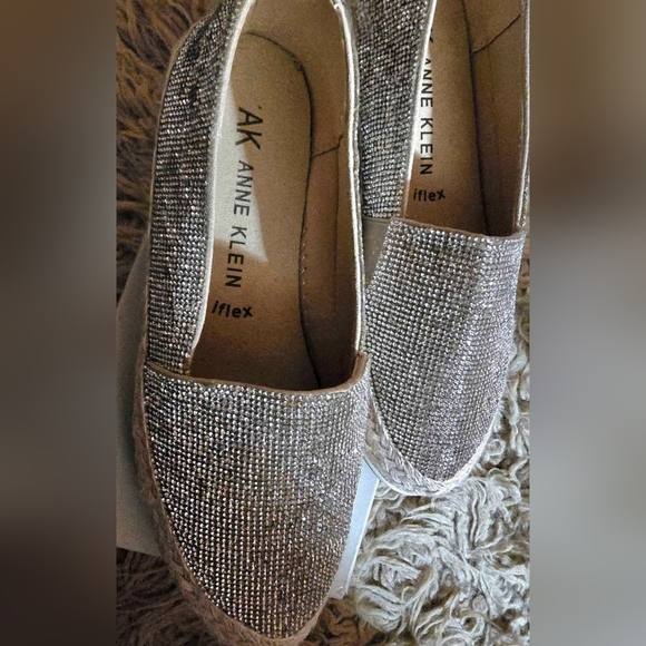 New in box, Anne Klein Rhinestone Juneo 1F9, Rhinestone Slip on Shoes, Size 9m - Picture 1 of 8